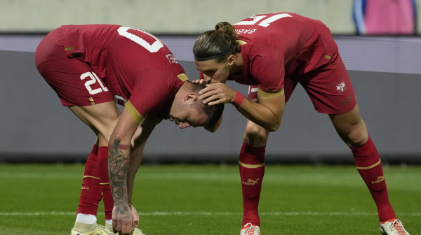 Srbija pobedila i zabrinula – Tadić u istoriji, Mitrović promašio penal