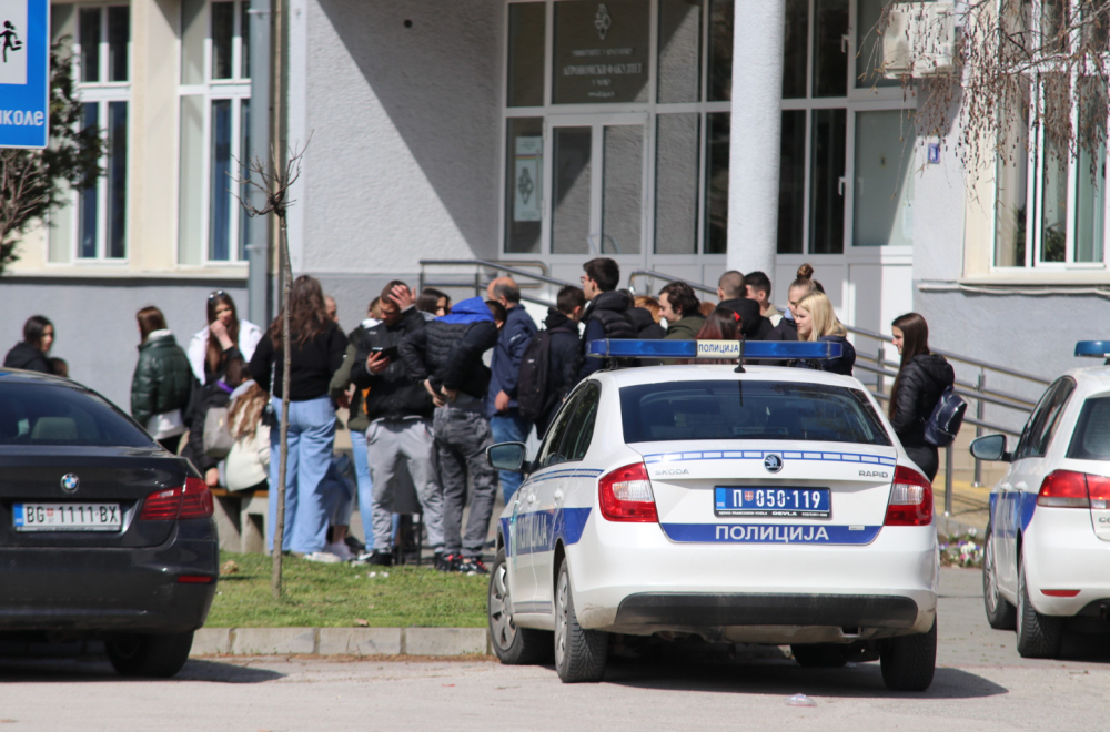 Uznemirujuća poruka se širi: Crveno vozilo se zaustavilo... Pokušao je da namami dete FOTO