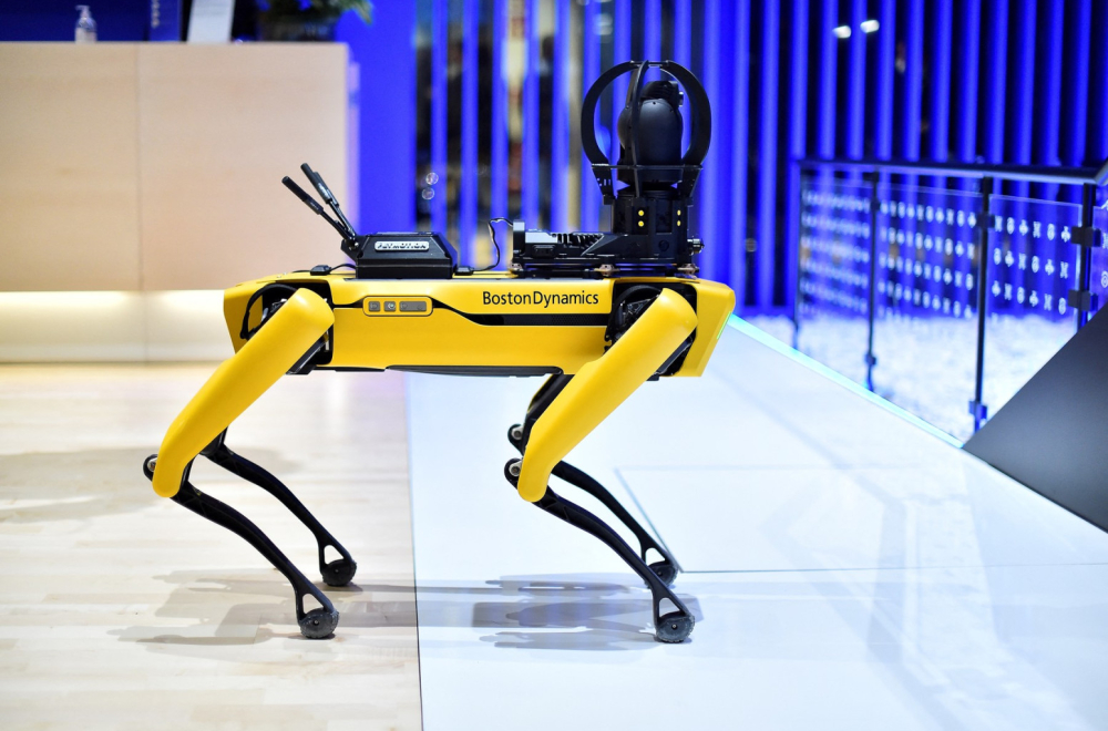 Prvi zabeleženi slučaj: Upucan policijski robopas