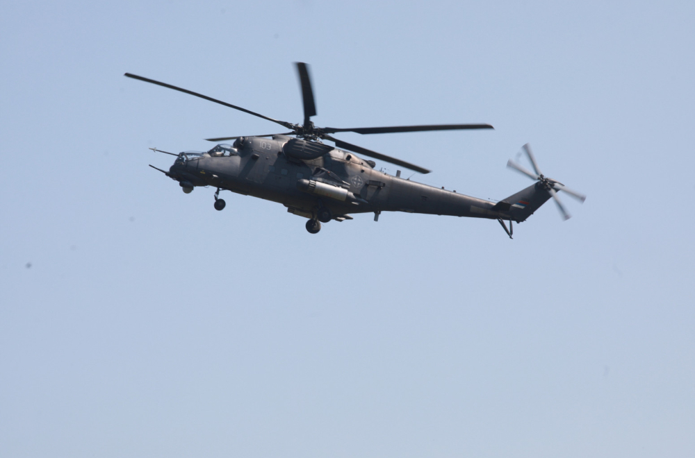 Helicopters and the army raised; The search for the double killer continues