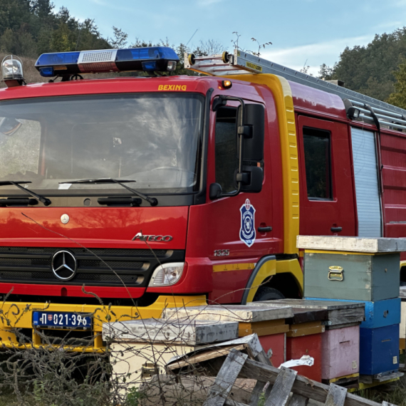 Uručeni ključevi modernog vatrogasnog vozila za gašenje požara na otvorenom