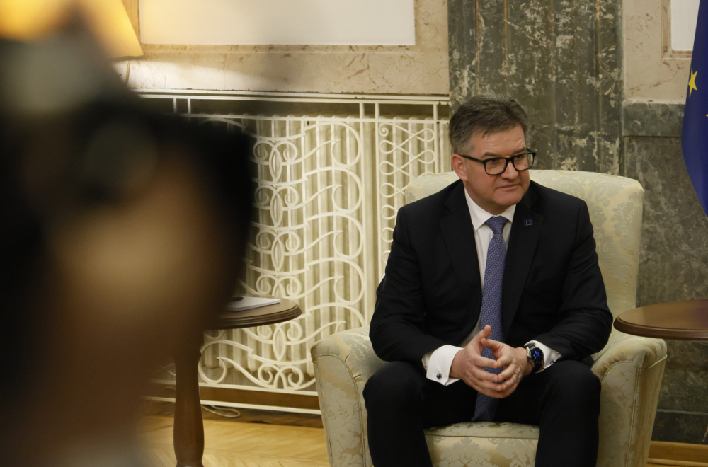 Lajčak ponudio "kompromisni dokument"