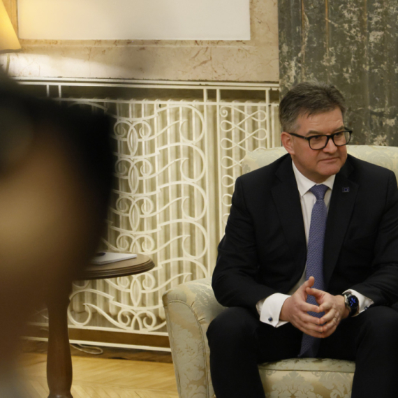 Lajčak ponudio "kompromisni dokument"