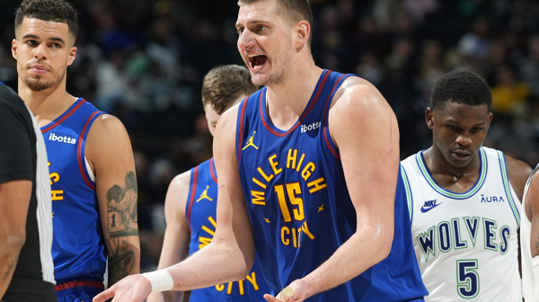 Jokić povređen ubacio 32 – ali izgubio bitku za vrh Zapada