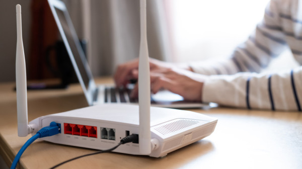 Slab Wi-Fi signal u stanu ili kući? Pojačajte ga jednostavnim trikom
