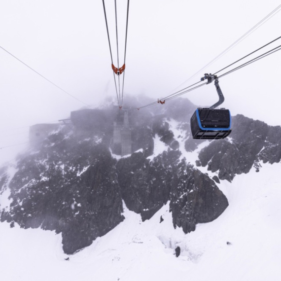 Nesreća na švajcarskom skijalištu: Srušila se gondola, očevici prestravljeni VIDEO