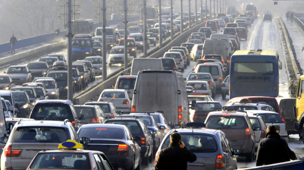 Nova ideja za bezbednije automobile: Prednja kočiona svetla mogla bi da spreče sudare