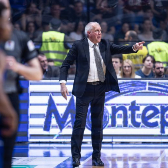 Obradović: "Ne igra se košarka sa pet igrača, iz aviona pravo na trening"