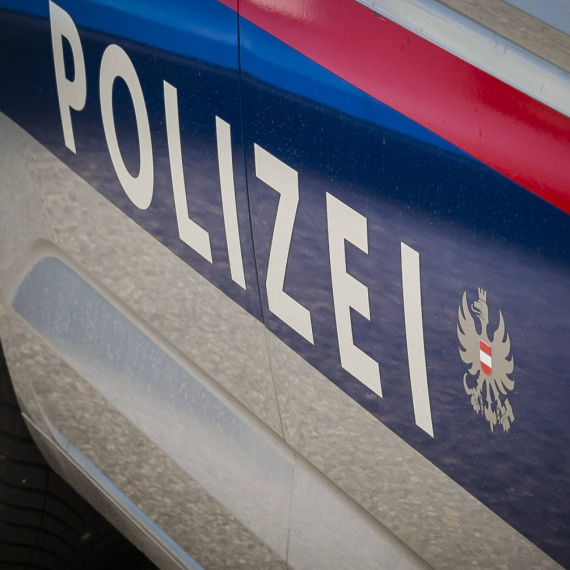 Bračni par iz Srbije stradao u Austriji: Udario ih voz
