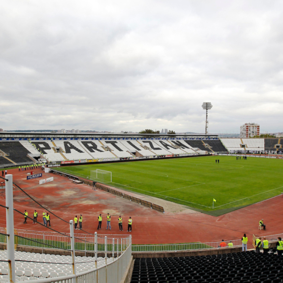 Ni Barsi nije uspelo – Partizan drugi na Ajaksovom turniru VIDEO