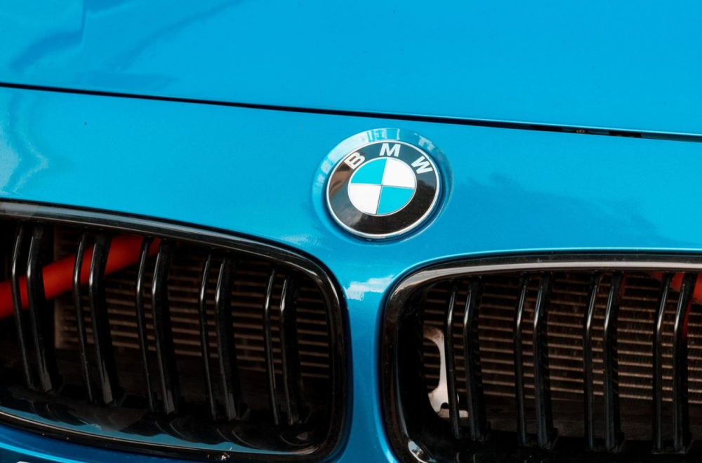 Rušenje mitova: Kako je nastao logo BMW-a i šta on zaista predstavlja