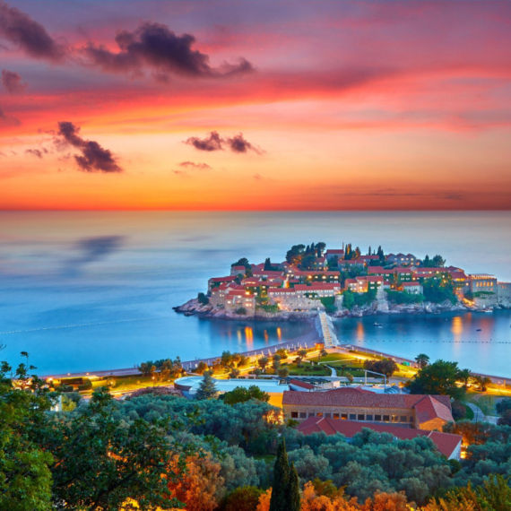Snimak iz 1960. godine pokazuje kako je nekada izgledao Sveti Stefan: Danas zjapi prazan zbog sudskog spora