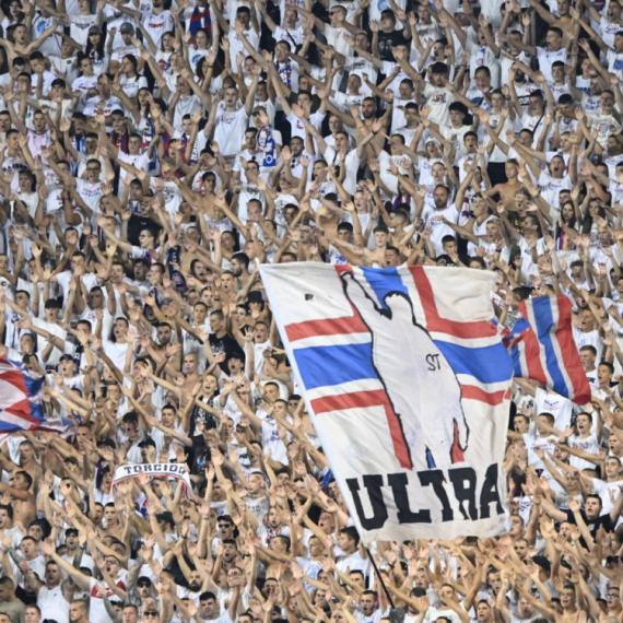 Skandal u Hrvatskoj: "Torcida" upala na teren, igrači pobegli u tunel VIDEO