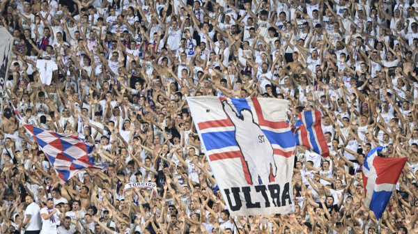 Skandal u Hrvatskoj: "Torcida" upala na teren, igrači pobegli u tunel VIDEO