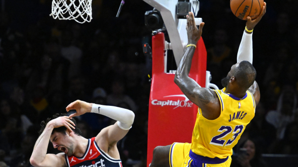 Tristan "patosirao" Dejvisa, Lebron laktom izbacio Avdiju iz stroja