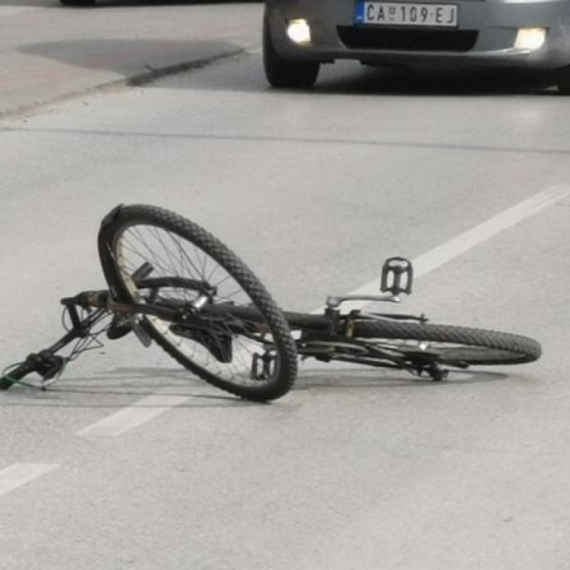 Dečak podleteo pod automobil u Čačku