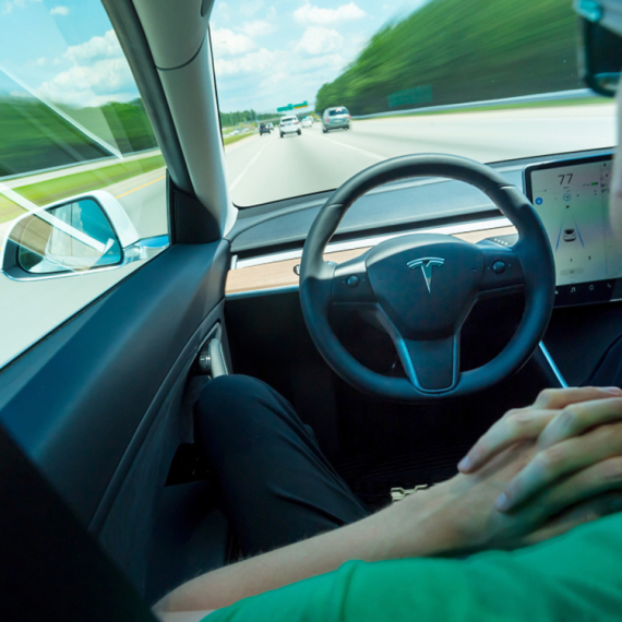 Testovi u Kini pokazali: Teslini automobili najbolji u autonomnoj vožnji na auto-putu