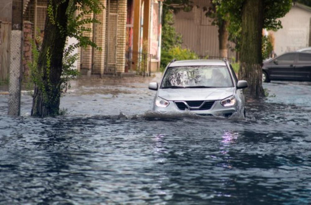 Proglašeno vanredno stanje: Poplave odnele više od 70 života VIDEO