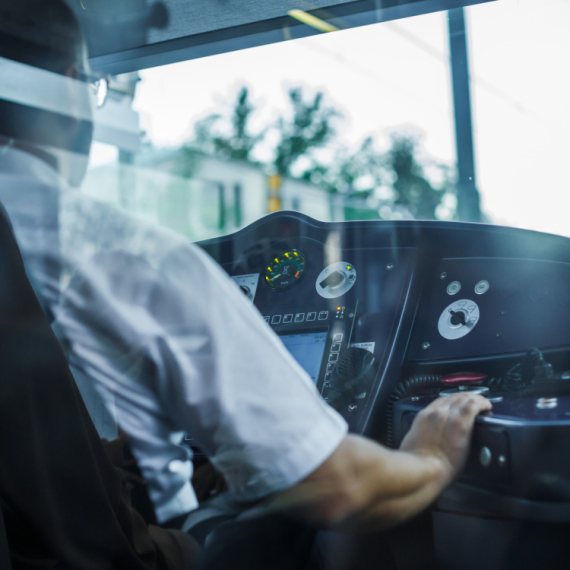 Horor u centru grada; Tramvaj iskočio iz šina – ima mrtvih FOTO/VIDEO