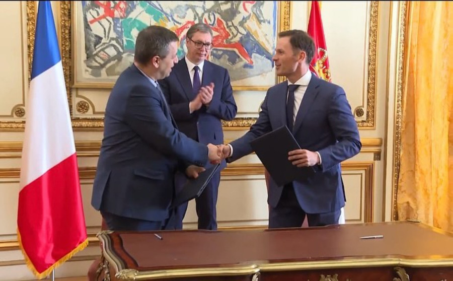 Vucic in Paris; Meetings underway; A wreath laid under the plaque to the Serbian soldiers; I will fight...