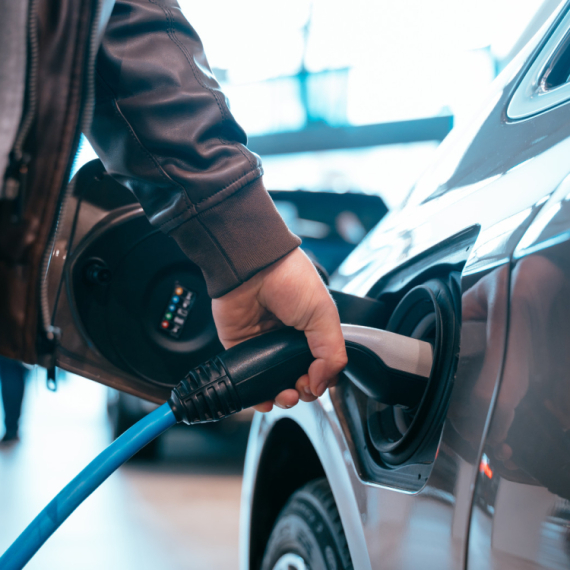 Krao struju za električni automobil – ide u zatvor