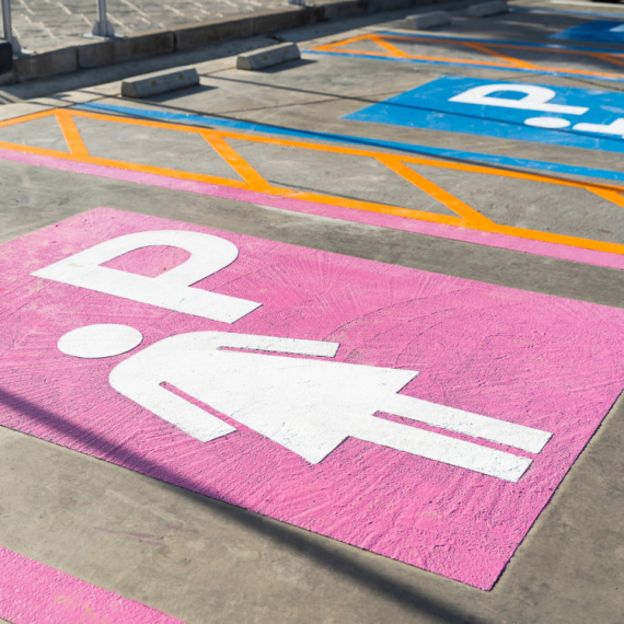 Ukidaju ženska parking mesta: Više nisu ugrožene