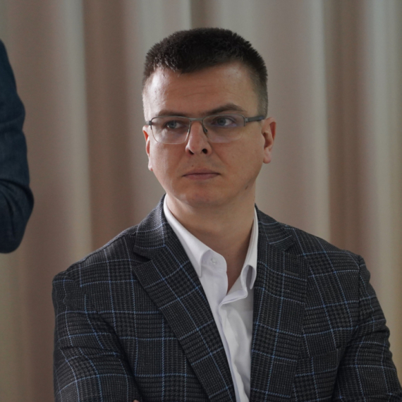 Skandal: Aleksićev poslanik Parandilović pozvao na nasilje nad novinarima VIDEO