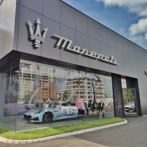 Otvoren prvi auto-salon Maseratija u Beogradu FOTO