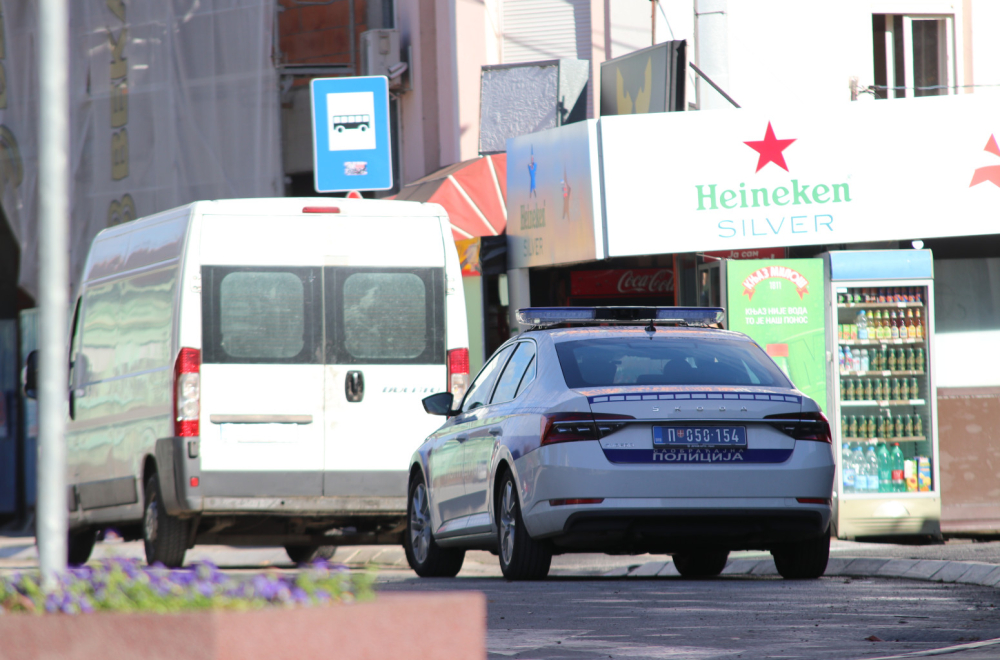Uhapšen vozač kombija u Novom Pazaru: Policija pronašla 23.000 paklica cigareta