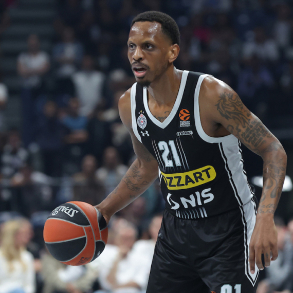 Savić: "Partizan se ogrešio o Nanelija"; Džejms: "Drago mi je da neko ima m*da" FOTO