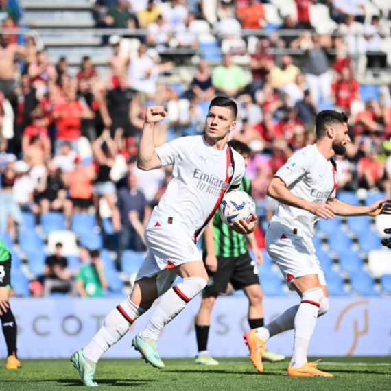 Milanu nedovoljan gol Jovića, samo bod na gostovanju Sasuolu