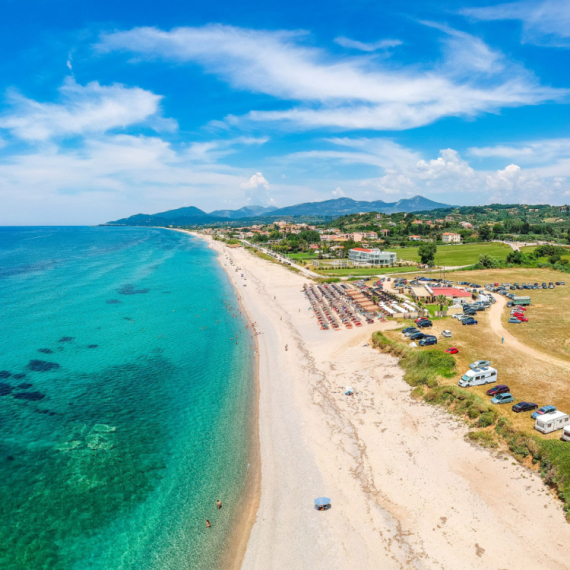 Najduža peščana plaža Evrope nalazi se u Grčkoj: Osvaja tirkiznom bojom mora i bujnim zelenilom