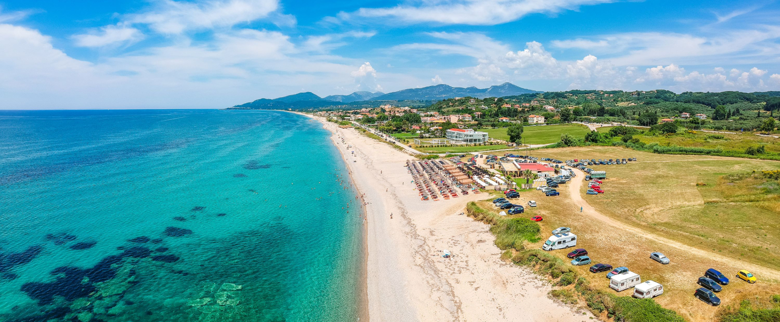 Najduža peščana plaža Evrope nalazi se u Grčkoj: Osvaja tirkiznom bojom mora i bujnim zelenilom