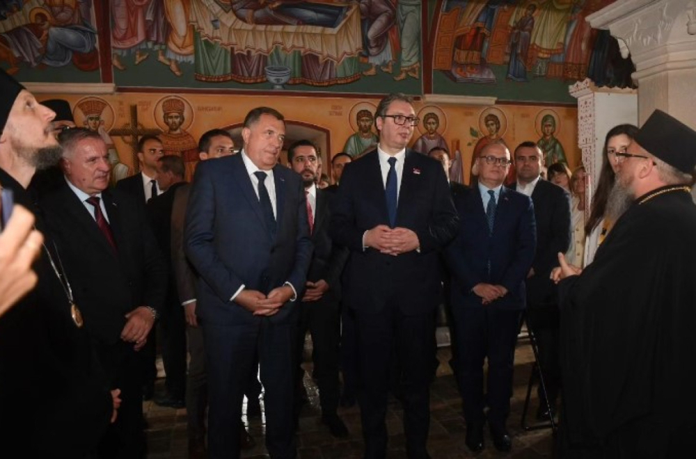 Vučić with Serbs in Mostar: You can rely on Serbia and RS; Visit to the monastery in Žitomislići PHOTO