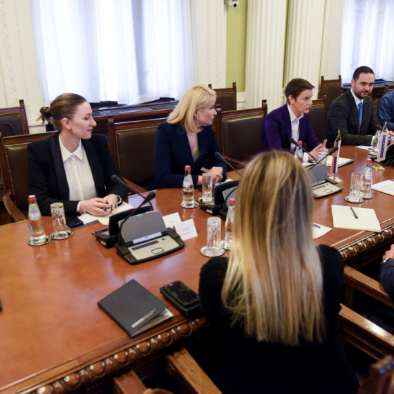 Today, new consultations between the government and the opposition on election conditions