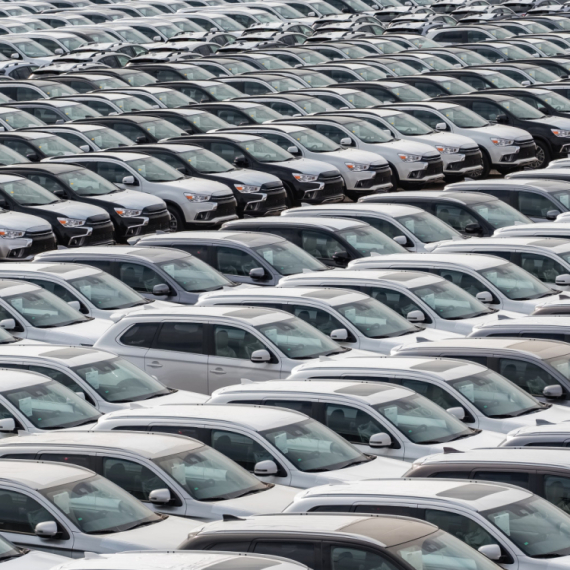 Hvataju se za glavu: Auto-kompanije bi 2025. mogle da plate milijarde evra kazni