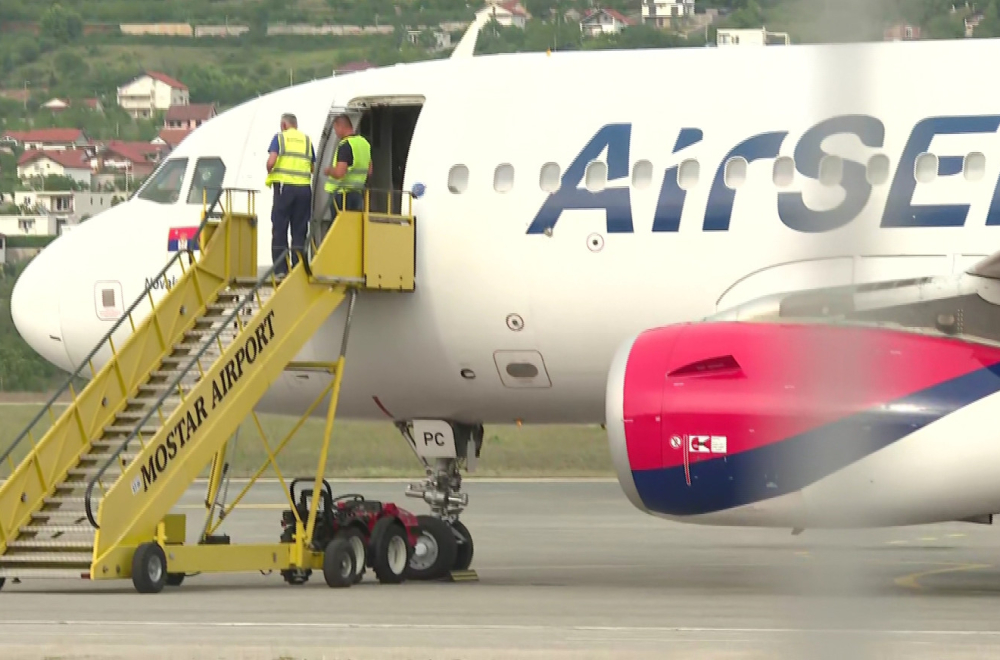 Na prvom letu predsednik Vučić: Od danas direktna avio-linija od Beograda do Mostara VIDEO
