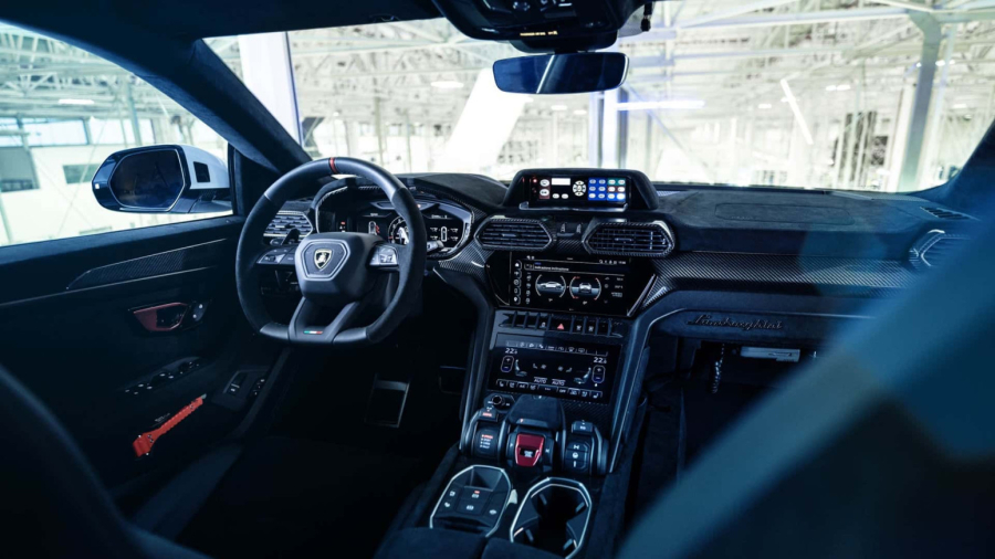 Italijanska policija nikad brža: U flotu dodali Lamborghini Urus Performante FOTO