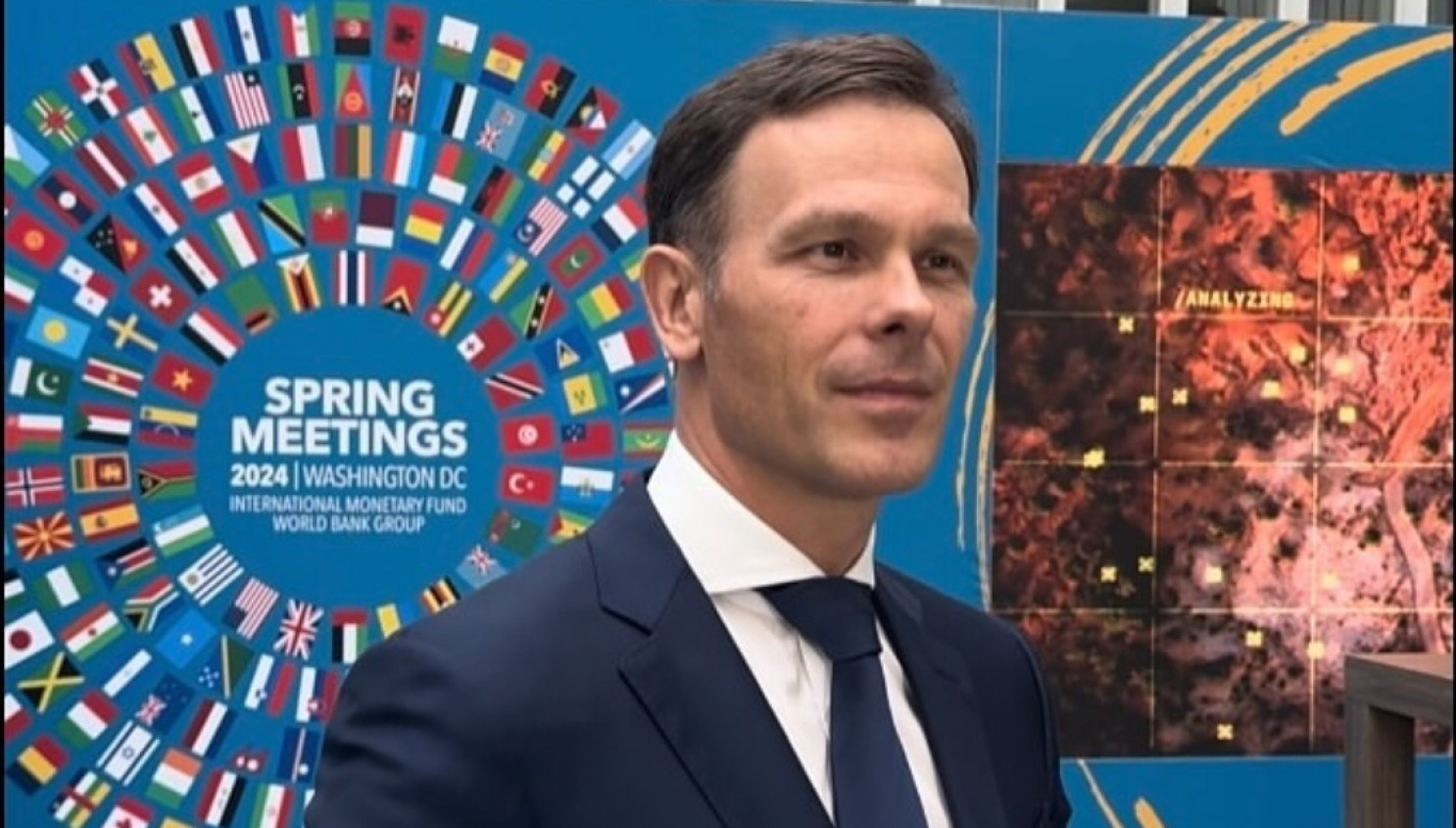 Mali iz Vašingtona: "Dok svetski javni dug raste, srpski opada"