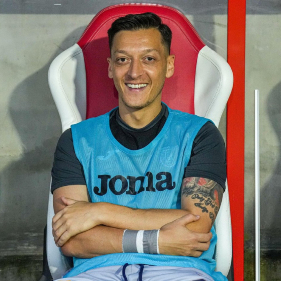 Mesut Ezil otišao u političare