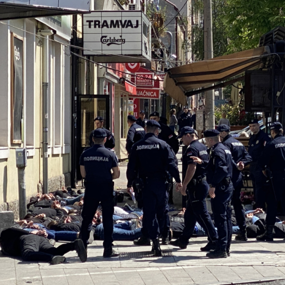 Haos pred "večiti" derbi – tuča kod Vukovog spomenika, reagovala policija VIDEO