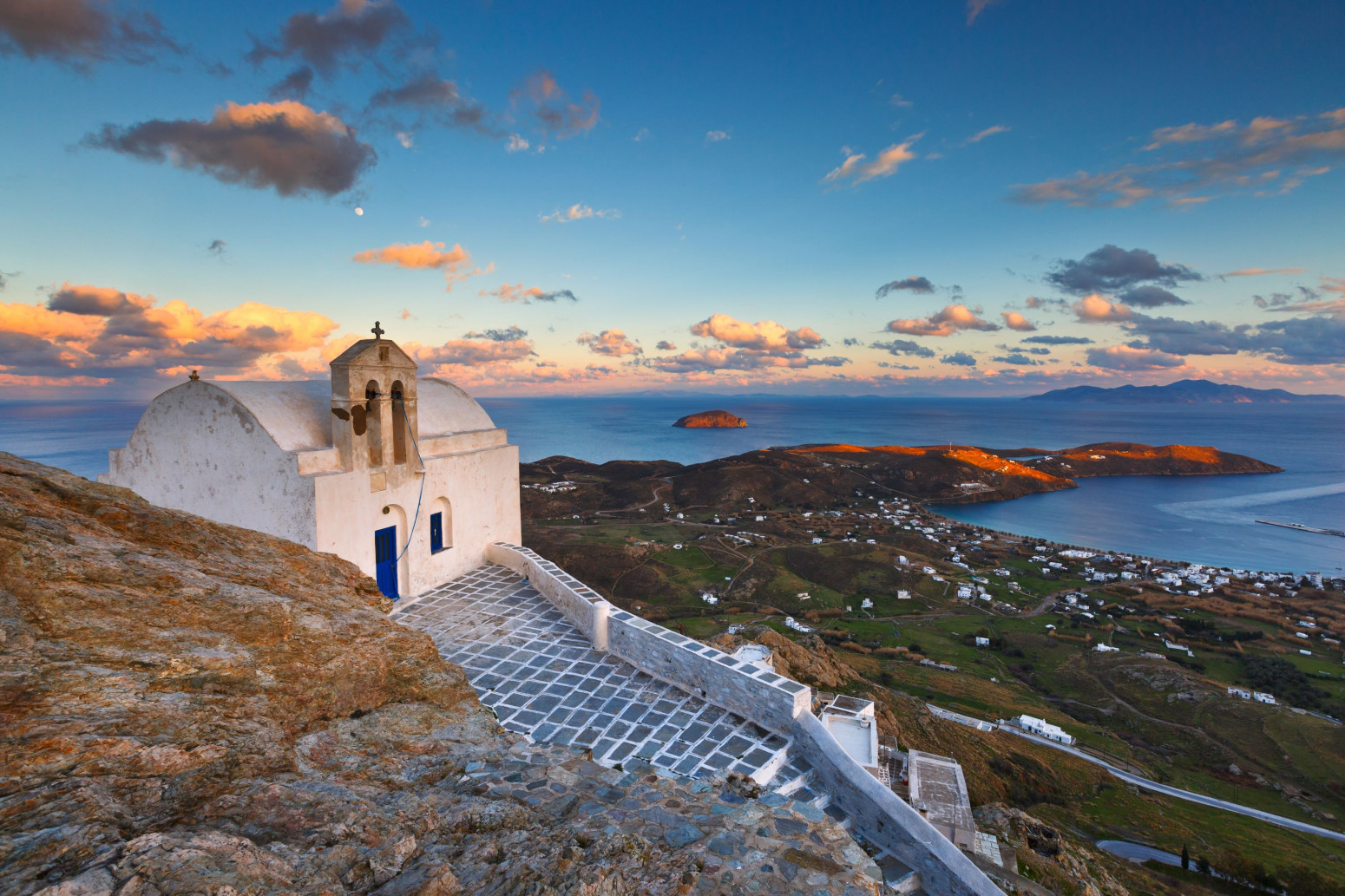 Grčko ostrvo na kom se najbolje jede: Njegova lepota nadilazi i Santorni, a šarmantnije je i mirnije FOTO