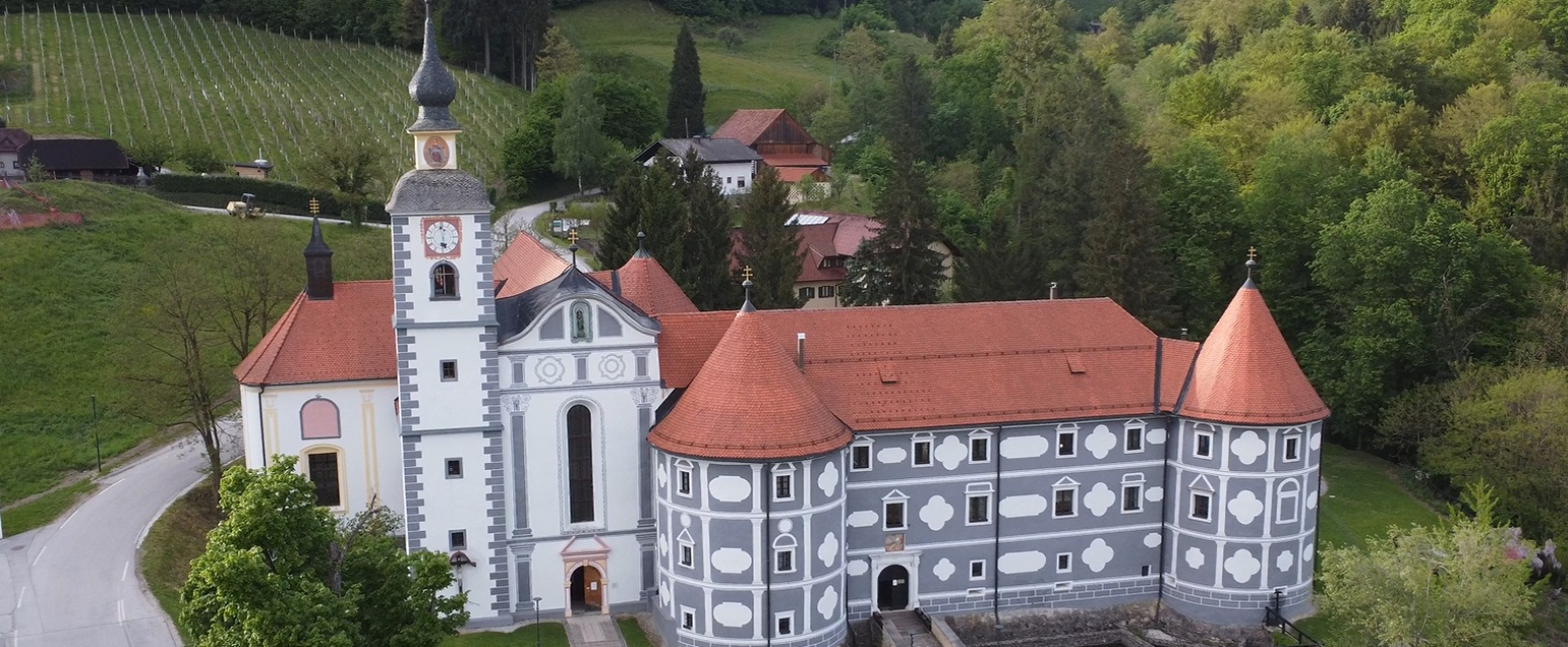 Ovo je zvanično najlepše selo u Evropi: Monasi u zamku starom 1.000 godina se i danas bave medicinom