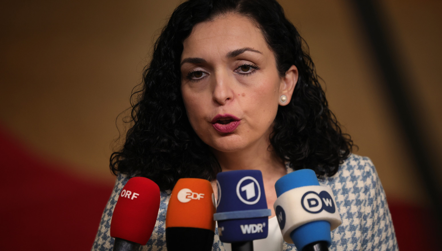 Incident na aerodromu zbog Osmani: Odbila da skenira telefon pa izbio haos