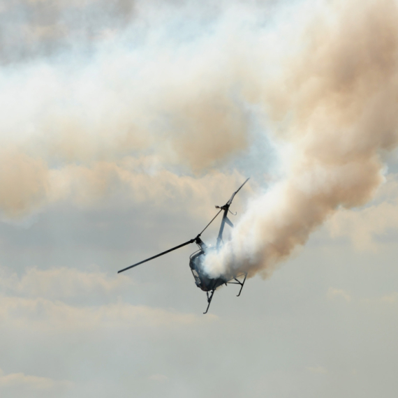 Srušio se helikopter u Švajcarskoj; Svi putnici povređeni FOTO