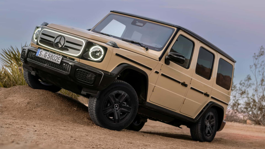 Mercedes elektrifikovao legendarni terenac: G-klasa na struju se okreće u mestu FOTO