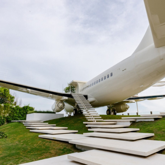 Nekad putnički avion – a sada luksuzna vila: Pogledajte kako izgleda FOTO