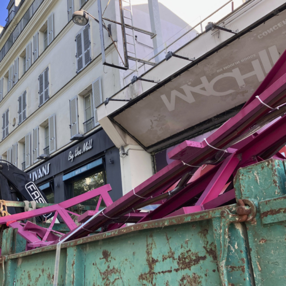 Drama u Parizu: Pao simbol Mulen ruža FOTO/VIDEO