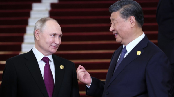 Putin arrived at Xi's for tea; Discussion of key issues behind closed doors