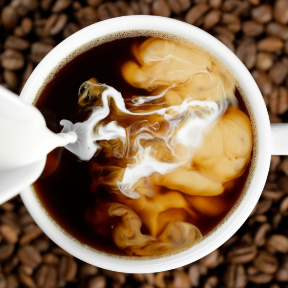 Kafa radi jednu stvar mozgu, čak i bez kofeina